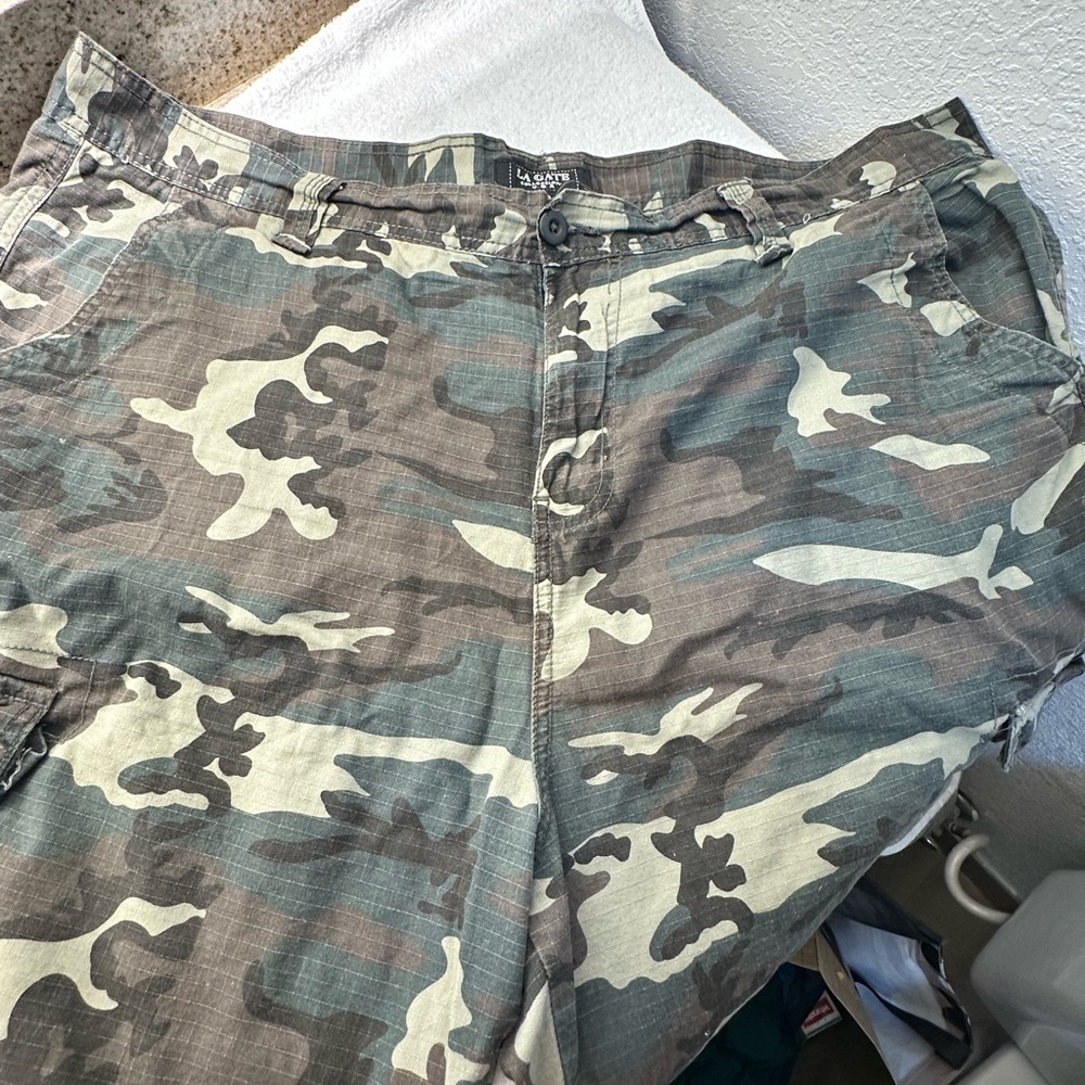 LA Gate Men Shorts, size  42 Camouflaged pattern  Cargo Men Shorts Big And Tall - Picture 7 of 9